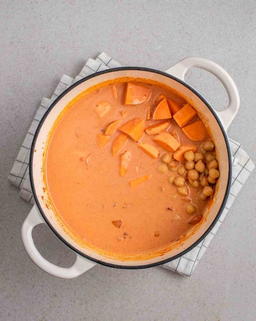 Hearty Sweet Potato Chickpeas Spinach Curry – My Plantiful Cooking