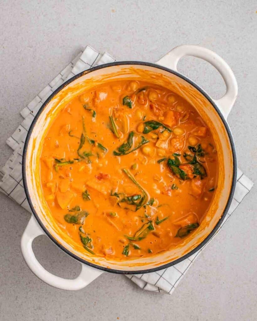 Hearty Sweet Potato Chickpeas Spinach Curry – My Plantiful Cooking