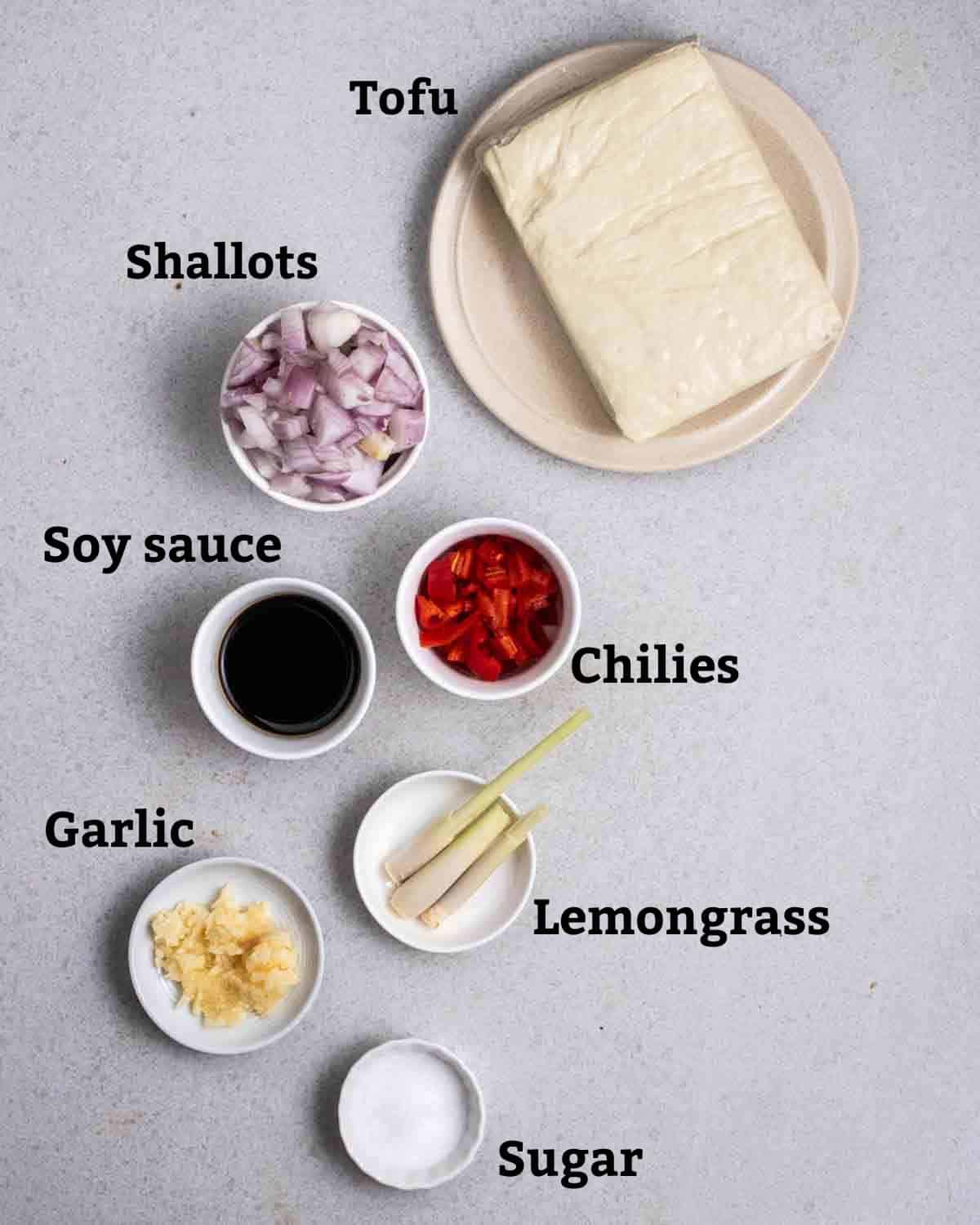 Ingredients needed like tofu, shallots, chilies, soy sauce, lemongrass, garlic, and sugar.